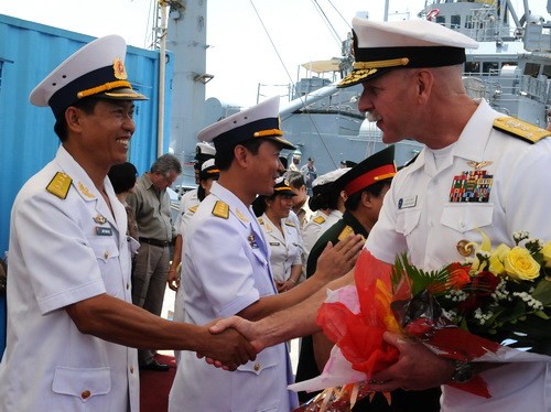   US Navy ships visit Vietnam  - ảnh 1